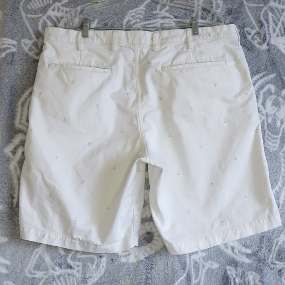 GAP*Men's 1.5" Belt Loop Small Teal Anchor Print White Flat Front Shorts~Size 38 - Picture 2 of 13